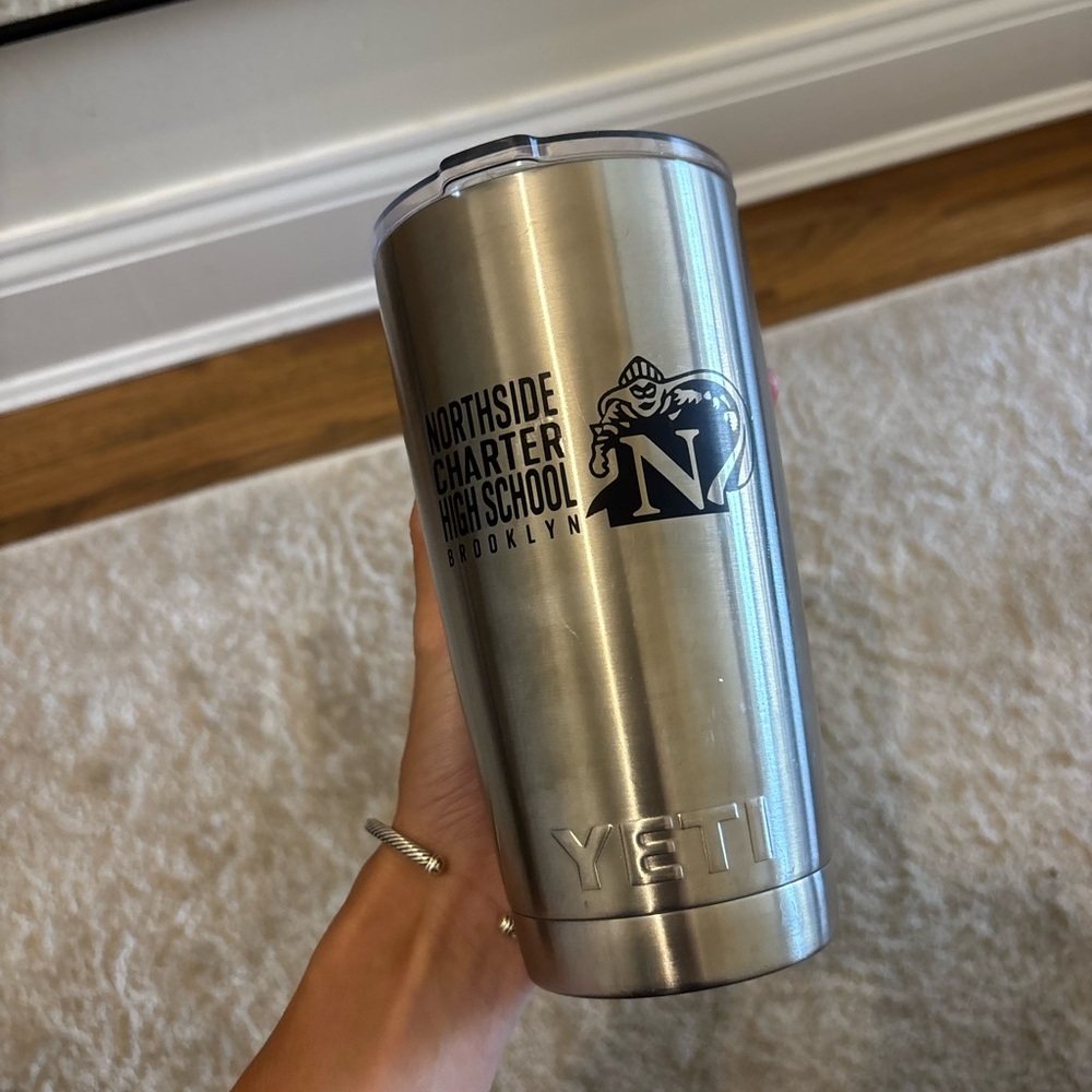 Yeti 20 oz in silver has logo that could be covered in stickers
